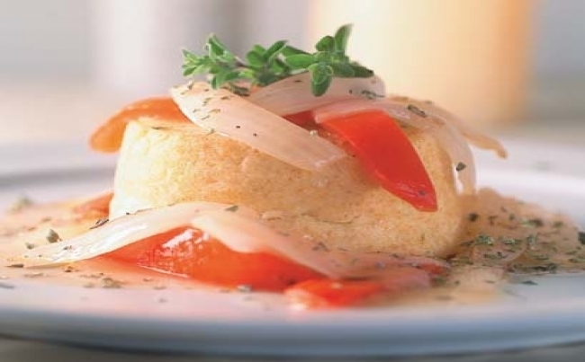Pastel de yuca con encebollado